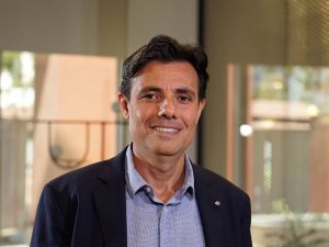 الموظفون في قطاع الصناعات الثقيلة في الإمارات يدعون إلى التحول الرقمي 