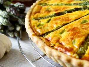 كيش الهليون الأخضر والأبيض 