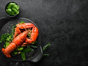 الكركند "اللوبستر" المشوي بزبدة الثوم