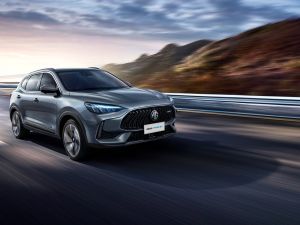 Inter emirates motors and MG motor debuts new 2024 mg HS PHEV in the UAE: a plug-in hybrid for a sustainable future