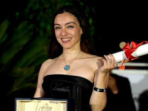 Merve Dizdar wins best actress at Cannes 2023