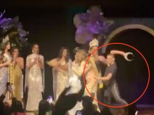 رجل يحطم تاج ملكة جمال الشواذ بعد خسارة زوجته