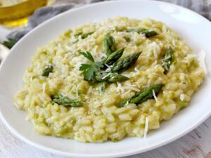 سبرنج ريزوتو مع الخضار الطازجة