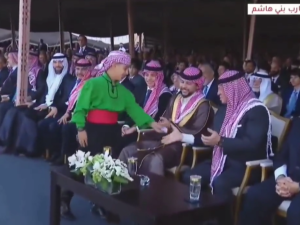 رسالة سرية من طفل للملك عبدالله تلفت الأنظار في مأدبة عشاء الأمير الحسين