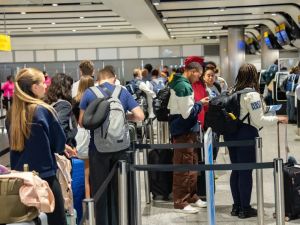 Electronic passport system failures cause long delays at UK Airports