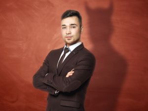 احذري المدير السام في مكان العمل 