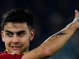 AS Roma's Argentinian forward Paulo Dybala reacts during the Italian Serie A football match between AS Roma and Juventus on March 5, 2023 at the Olympic stadium in Rome. (Photo by Filippo MONTEFORTE / AFP)