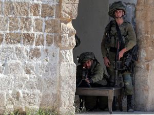 قوات الإحتلال الاسرائيلي تقتحم مخيم عقبة جبر