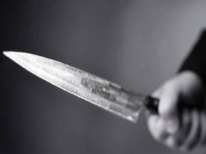 طعن رجل لشخص آخر في إحدى صالات الأعراس