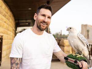 This handout picture provided by the Saudi Tourism Authority on May 1, 2023, shows Argentina's forward Lionel Messi holding a falcon in Riyadh. (Photo by Saudi Tourism Authority / AFP)