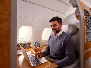 طيران الإمارات تقدم الإنترنت مجاناً لجميع الركاب أعضاء سكاي واردز