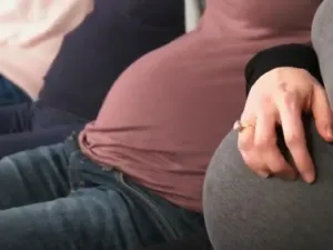 صدمة في بريطانيا بعد اعتقال نيجيري تسبب في حمل زوجته وامها واختها