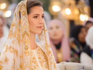 هنيدة الصيرفي تكشف أسرار فستان كنة الملكة رانيا