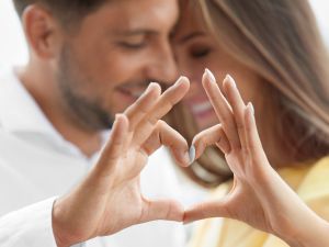 مواليد هذه الأبراج يعشقون الرومانسية جداً