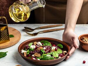 سلطة العدس والبنجر مع جبنة الفيتا