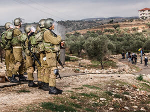 Israel arrests 19 Palestinians in West Bank