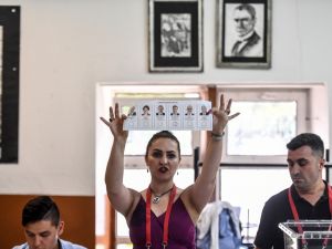 الاطماع تتجه لاصوات سنان