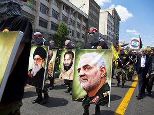 كان النظام الايراني قد اعلن عن نشر 70000 مقاتل في سورية. في العام 2016