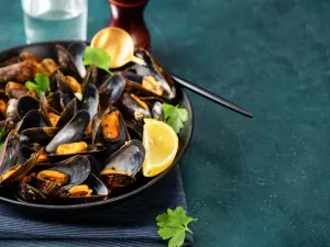 بلح البحر مع البطاطا المقلية