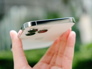 iPhone 15 Pro Max تحديثات محدودة ومخيبة للامال للهاتف الذي طال انتظاره