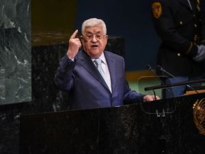 قال الرئيس الفلسطيني ان الدولة التي يعتبرها العالم الديمقراطية الوحيدة في المنطقة هي التي ارتكبت النكبة 