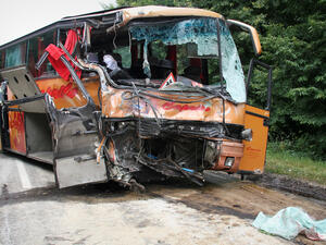  18 dead in tourist bus crash