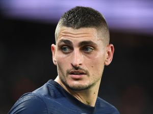 Paris Saint-Germain's Italian midfielder Marco Verratti looks on during the French L1 football match between Paris Saint-Germain (PSG) and Olympique de Marseille (OM) at the Parc des Princes Stadium in Paris, on October 16, 2022. (Photo by Bertrand GUAY / AFP)