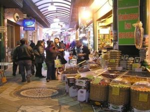 السوق الشعبي في ازميت