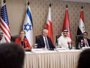 مؤتمر التطبيع العربي الاسرائيلي- الصورة عن وسائل اعلام عبرية