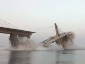  انهيار جسر معلق في الهند للمرة الثانية خلال عام واتهامات بالفساد 