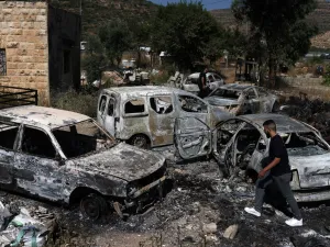شهيد في ترمسعيا والمستوطنون يحرقون القرية انتقاما لعملية ايلي