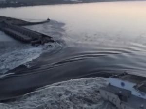 الا ان مصادر اعلامية روسية نقلت عن مسؤولين بان لا مصلحة عسكرية او انسانية روسية في تفجير السد - الصورة عن تويتر