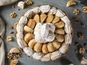 طريقة عمل معمول العيد بالفستق والجوز