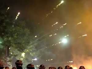  "أعمال الشغب" أسفرت عن تدمير نحو 25 سيارة، وإضرام النار في عدد من المباني الإدارية،