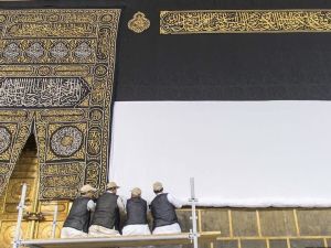 تغيير كسوة الكعبة