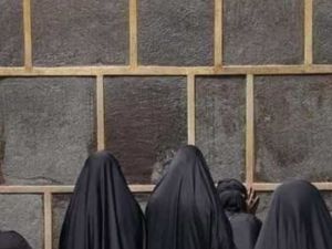 نساء مكة المؤنسات يملأن ساحات الحرم في فجر يوم عرفات