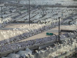 Muslim pilgrims, Mina