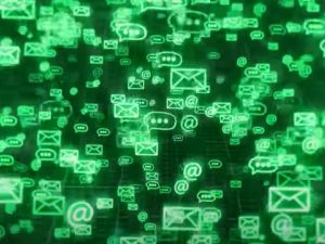 موافقة الوالدين شرط لاستخدام المراهقين شبكات التواصل في فرنسا