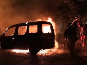 اول قتيل في احتجاجات فرنسا والشرطة تلفق له تهمة النهب