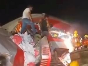 كارثة قطارات الهند: اكثر من 120 قتيلا والحصيلة مستمرة بالارتفاع