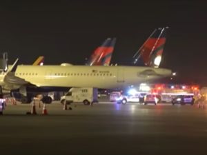 حادث مروع: مصرع عامل ابتلعه محرك طائرة ركاب في تكساس