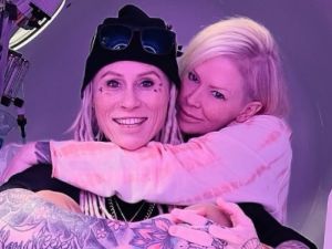 الاباحية المتقاعدة جينا جيمسون تتزوج صديقتها جيسي لوليس