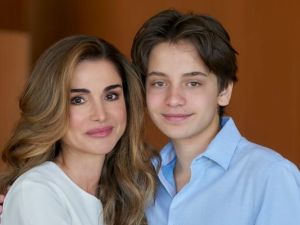 الملكة رانيا برفقة ابنها الأصغر الأمير هاشم