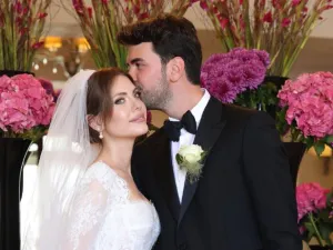 تفاصيل إطلالة إيدا إيسي نجمة مسلسل التفاح الحرام من اللبناني زهير مراد 