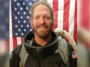 Scientist spends 100 days in underwater capsule