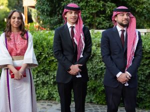 ماذا نعرف عن الأمير هاشم الذي رافق الآنسة رجوة لحفل الزفاف؟