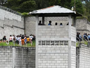 عشرات القتلى حرقا خلال مواجهات في سجن للنساء بهندوراس