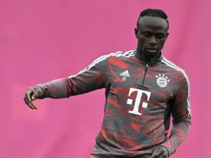 Bayern Munich's Senegalese striker Sadio Mane controls the ball during a training session on the eve of the UEFA Champions League quarter-final, second leg football match between Bayern Munich and Manchester City in Munich, southern Germany on April 18, 2023. (Photo by Christof STACHE / AFP)