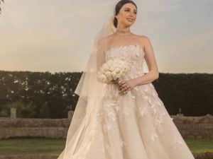 ماريتا الحلاني تطل بالأبيض من تصميم روني باسيل .. تابعوا التفاصيل