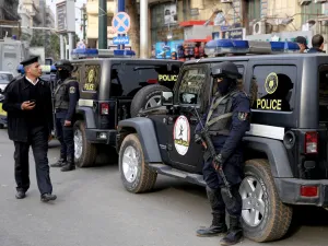 عناصر من الشرطة المصرية (أ ف ب)